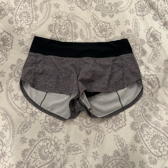 Lululemon Speed Up Low-Rise Shorts - Picture 2 of 6